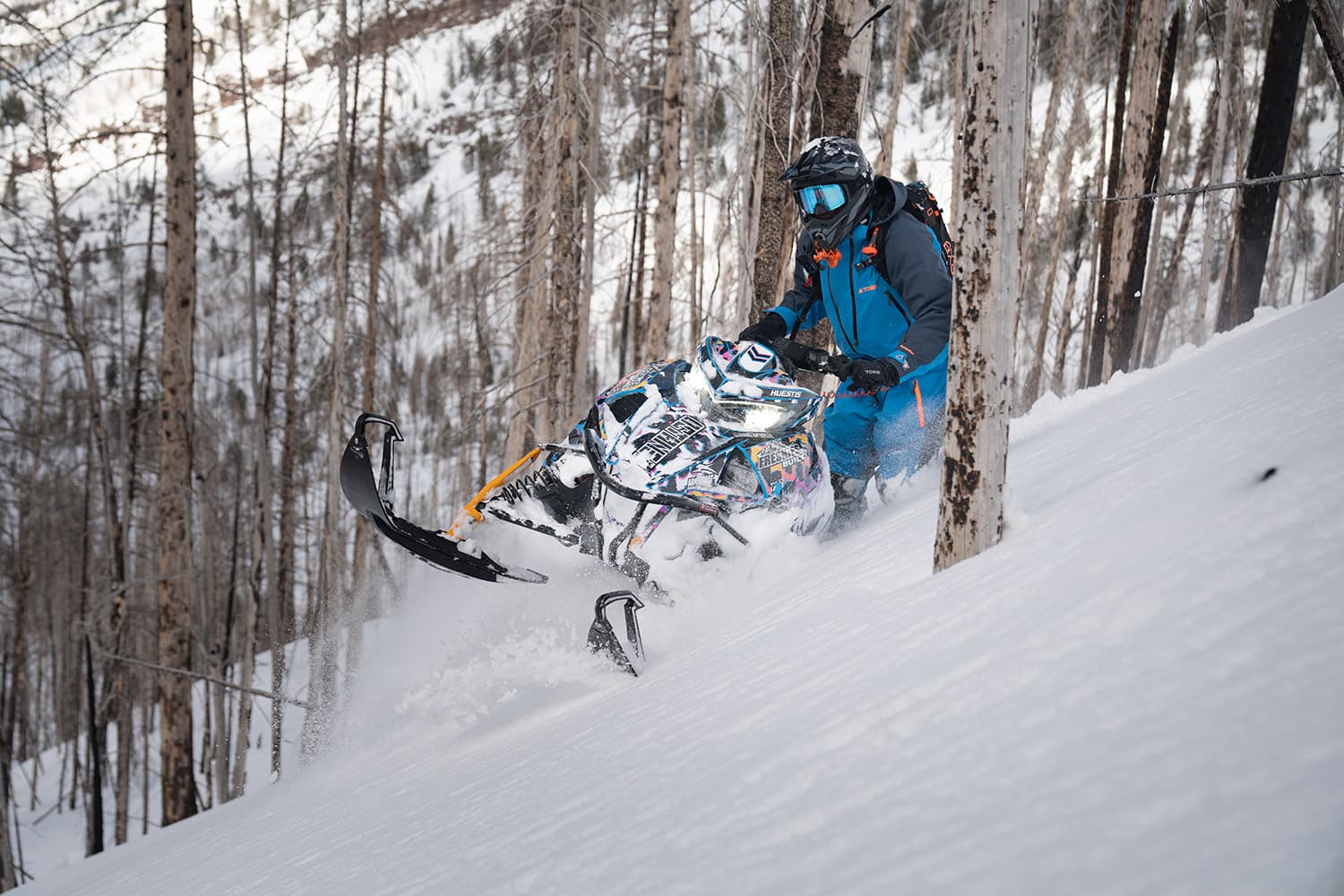 9003243-002-vivid-monosuit-blueaster-lifestyle-5618