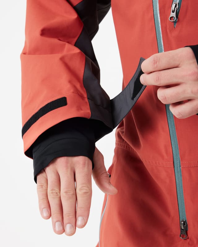 431_e01dc2391f-18-900323-023-vivid-v3-monosuit-barn-red-men-51-full