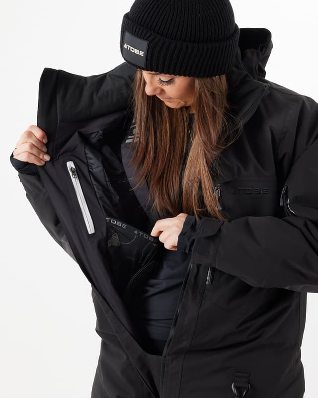 433_0b82eb1e0f-11-900624-001-celsus-insulated-monosuit-jet-black-wmn-079-full