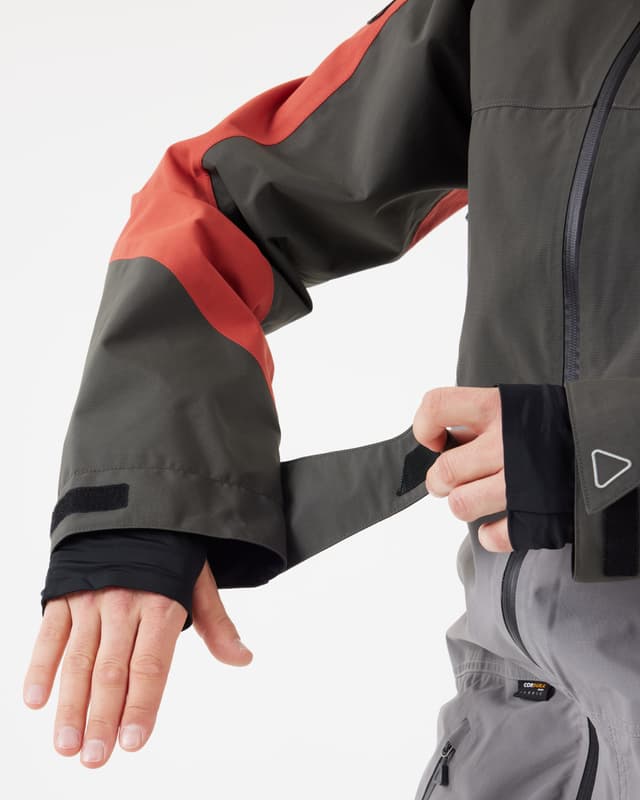 585_0bc8c05219-18-900423-023-novo-v4-monosuit-barn-red-men-077-full