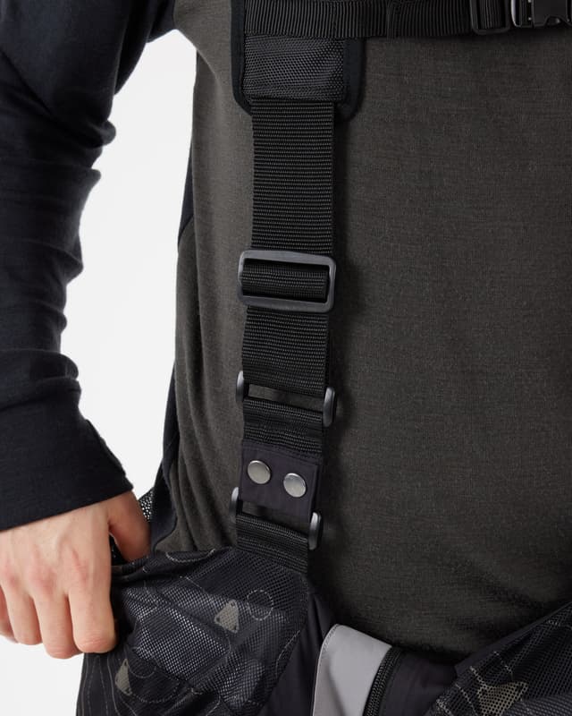 585_73ee5ed073-13-2-900423-023-novo-v4-monosuit-barn-red-men-026-full