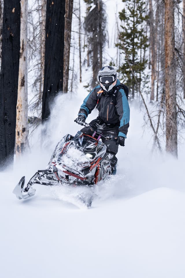 5_9c972b9636-900423-022-novo-monosuit-mallardblue-lifestyle-02838-full